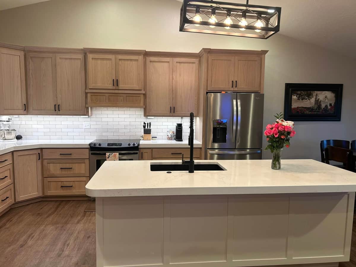 Kitchen island finished with white quartz
